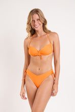 Load image into Gallery viewer, Model Front: Rio De Sol Top Top Bio-Laranjada Corine