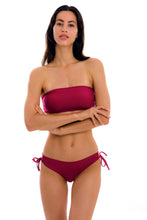Load image into Gallery viewer, Model Front: Rio De Sol Top Top Uv-Desejo Bandeau-Reto