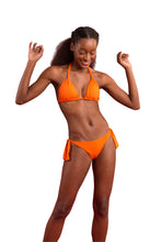 Load image into Gallery viewer, Model Front: Rio De Sol Set Set Dots-Orange Mel Italy