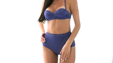 Load and play video in Gallery viewer, Video: Rio De Sol Bottom Calcinha Radiante Azul Marinho Hot Pant
