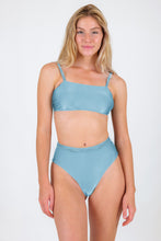 Load image into Gallery viewer, Model Front: Rio De Sol Top Top Mirante Bandeau-Reto