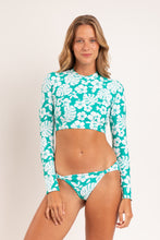 Load image into Gallery viewer, Model Front: Rio De Sol Top Top Pua-Valley Reef